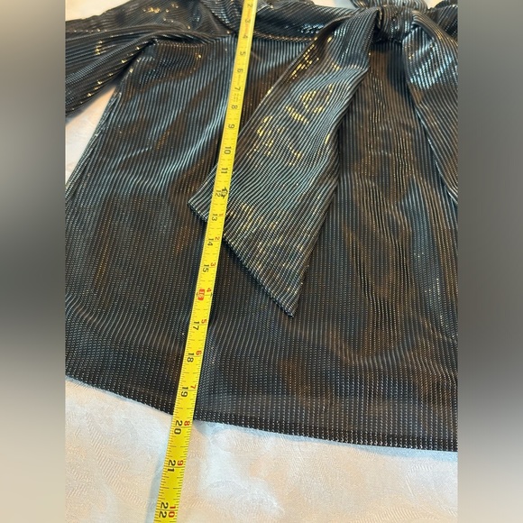 CeCe Metallic black silver top size M off the shoulder halter top with bow🖤 - Picture 3 of 13